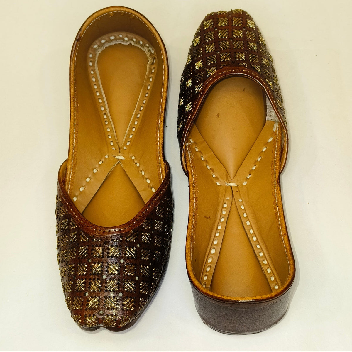 Punjabi Jutti Heavy Aari Work2509