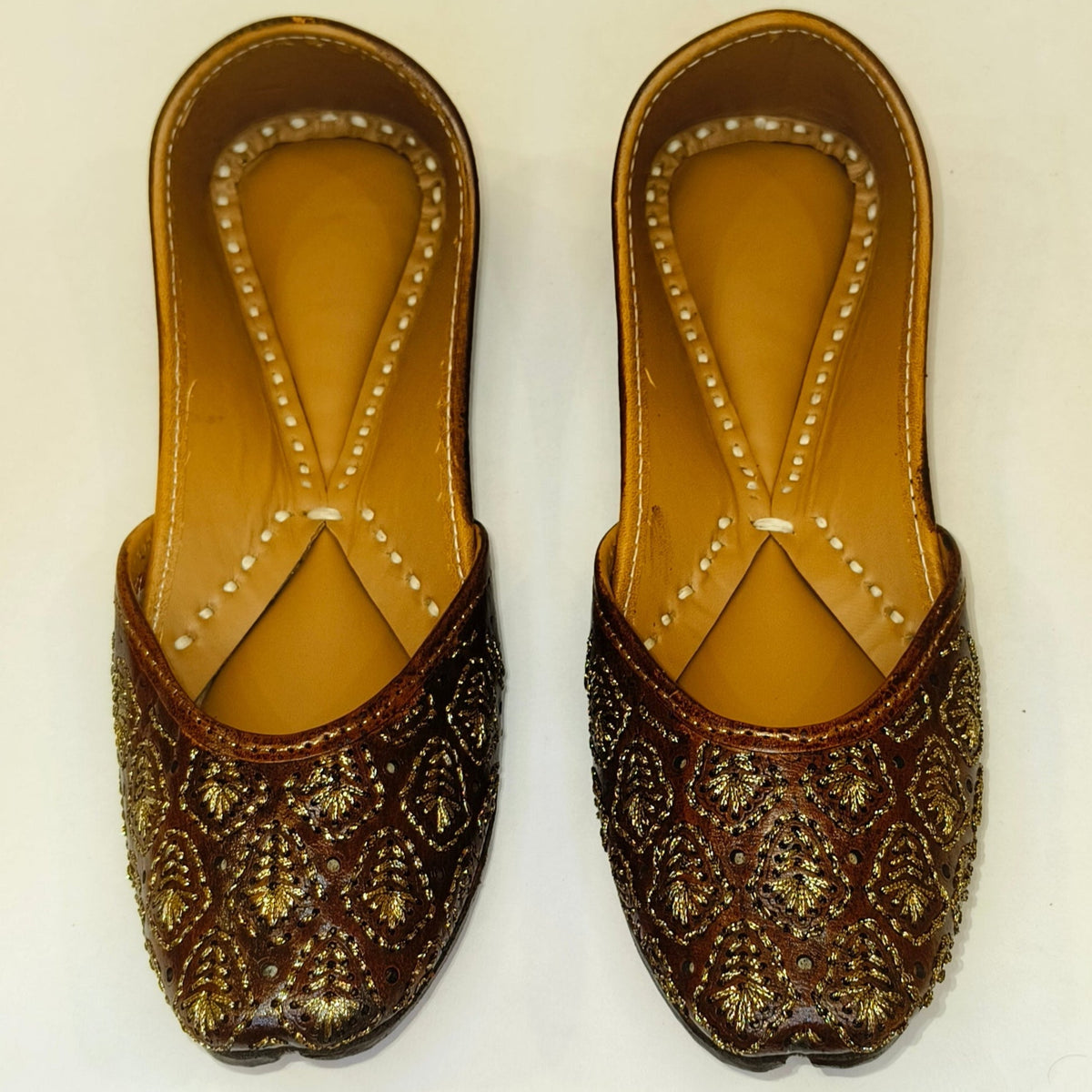 Punjabi Jutti Heavy Aari Work2505