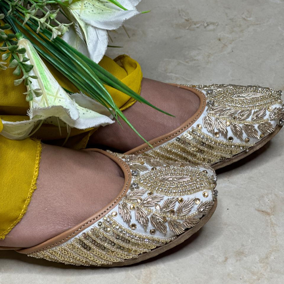 Punjabi Jutti Heavy Golden Sequence Work2817