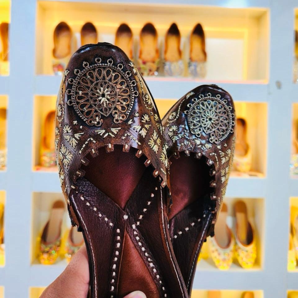 Punjabi Jutti casual in leather work 03120
