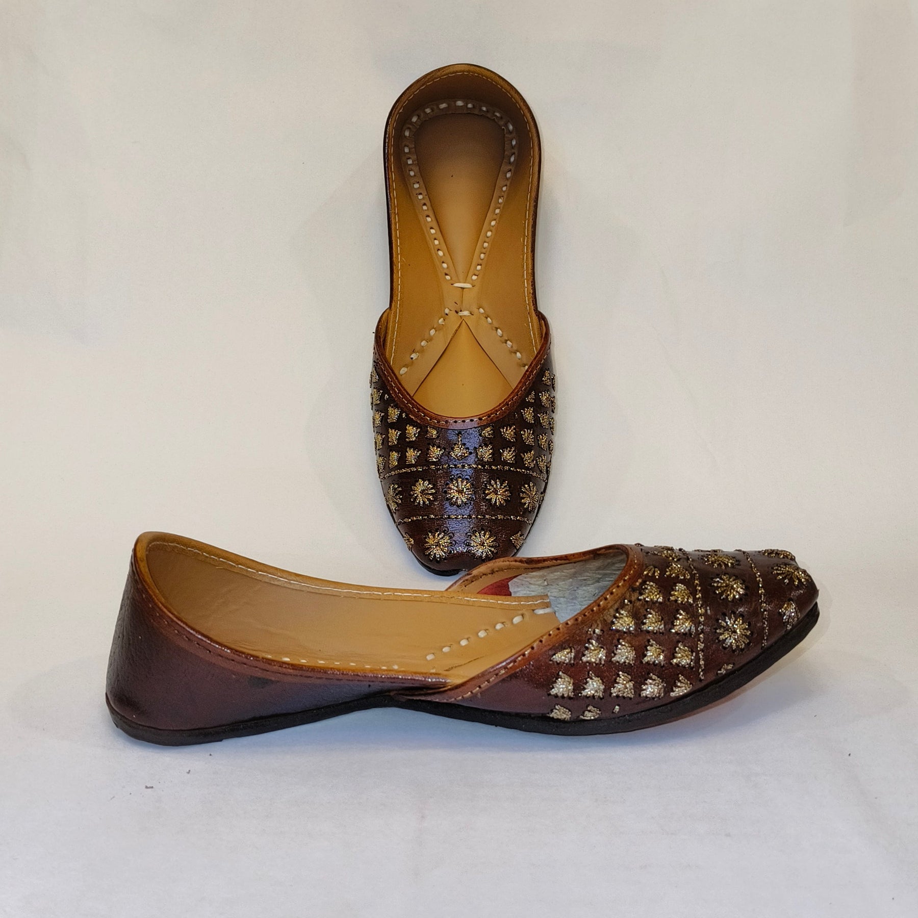 Punjabi Jutti Heavy Aari Work2511