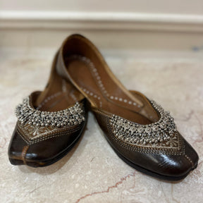GHUNGROO Punjabi Jutti casual in leather work 03121