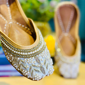 Punjabi Jutti pearl work 2921